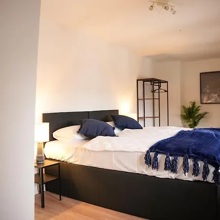 Blue Skyline Apartment